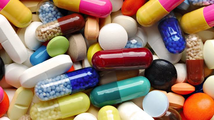 Blísteres de medicamentos genéricos con denominación genérica visible