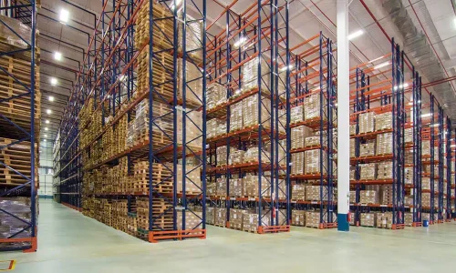 Almacén de medicamentos con buenas prácticas de almacenamiento y distribución